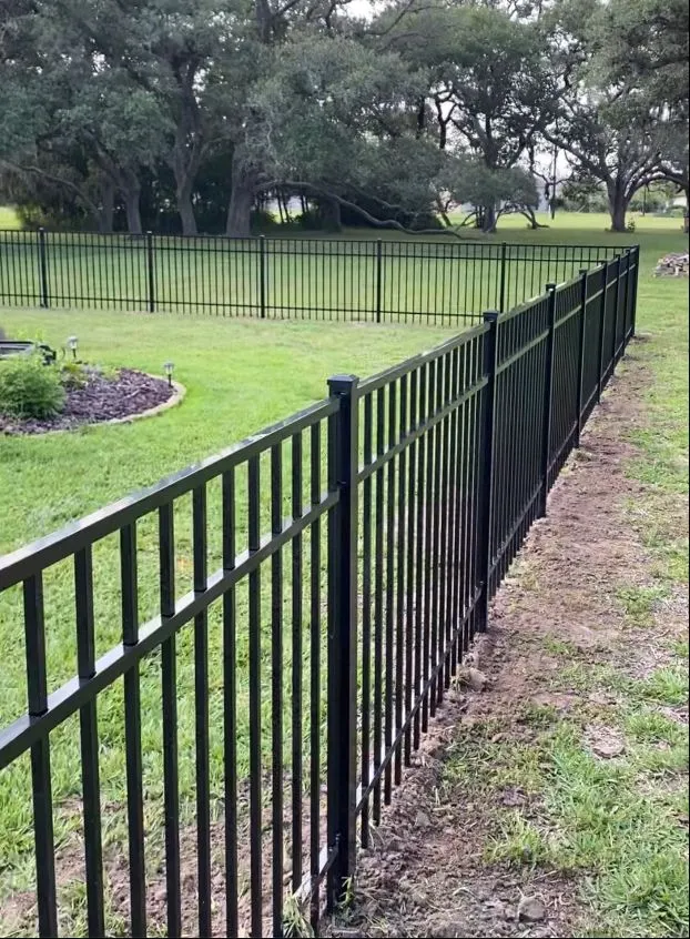 Aluminum Fence project photo 1 in Victoria County, TX
