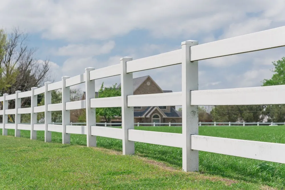 Vinyl Fence project photo 4 in Victoria County, TX