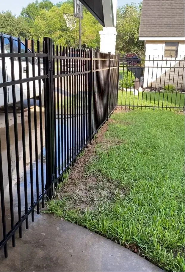 Aluminum Fence project photo 2 in Victoria County, TX