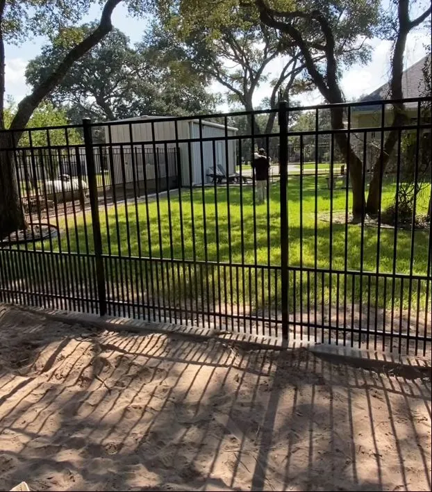 Aluminum Fence project photo 4 in Victoria County, TX